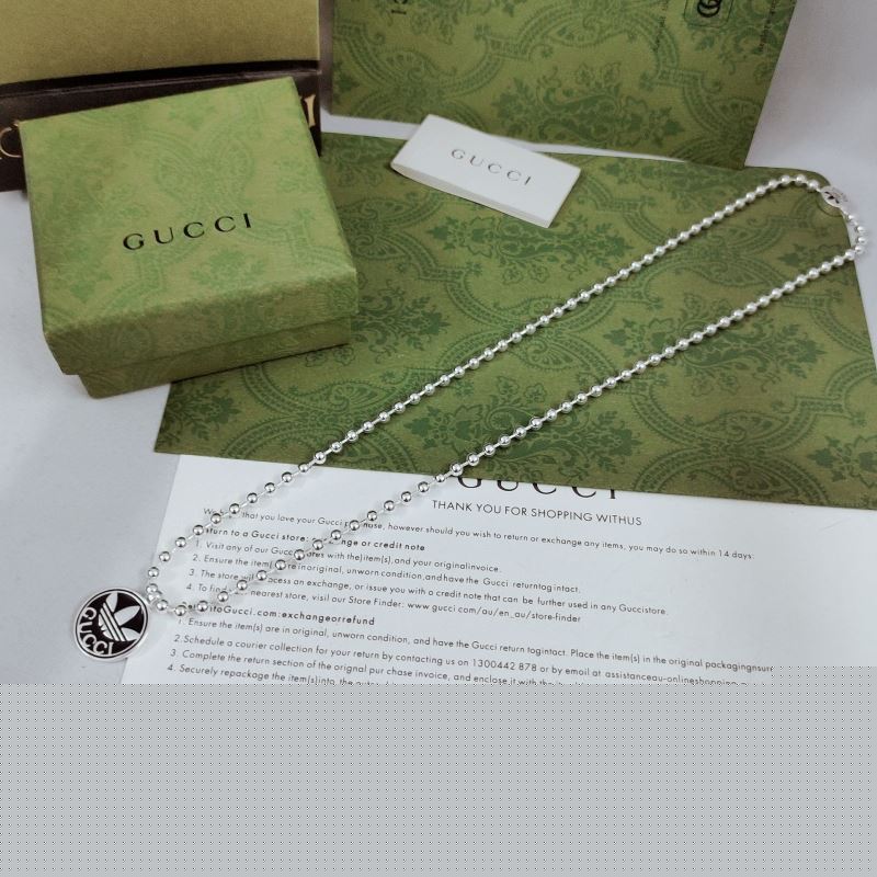 G*u*i necklaces